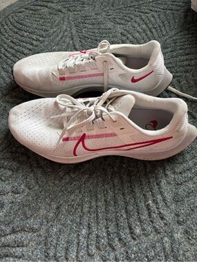 Nike White Running Sneakers with Pink Swoosh